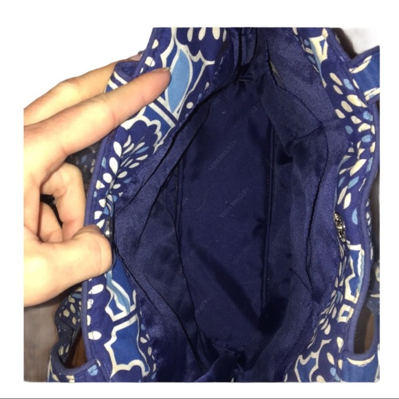 VERA BRADLEY RETIRED Petal Splash Blue and White Tote and Zip Pouch Bundle - Picture 6 of 7
